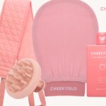 Cheeky Glo Glove: Elevate Your Exfoliation at Home