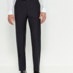 Linen Suits: breathable tailoring for warm-weather elegance